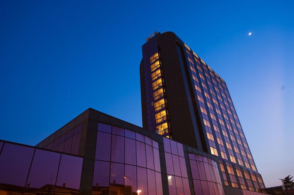 Montresor Hotel Tower Bussolengo Esterno foto