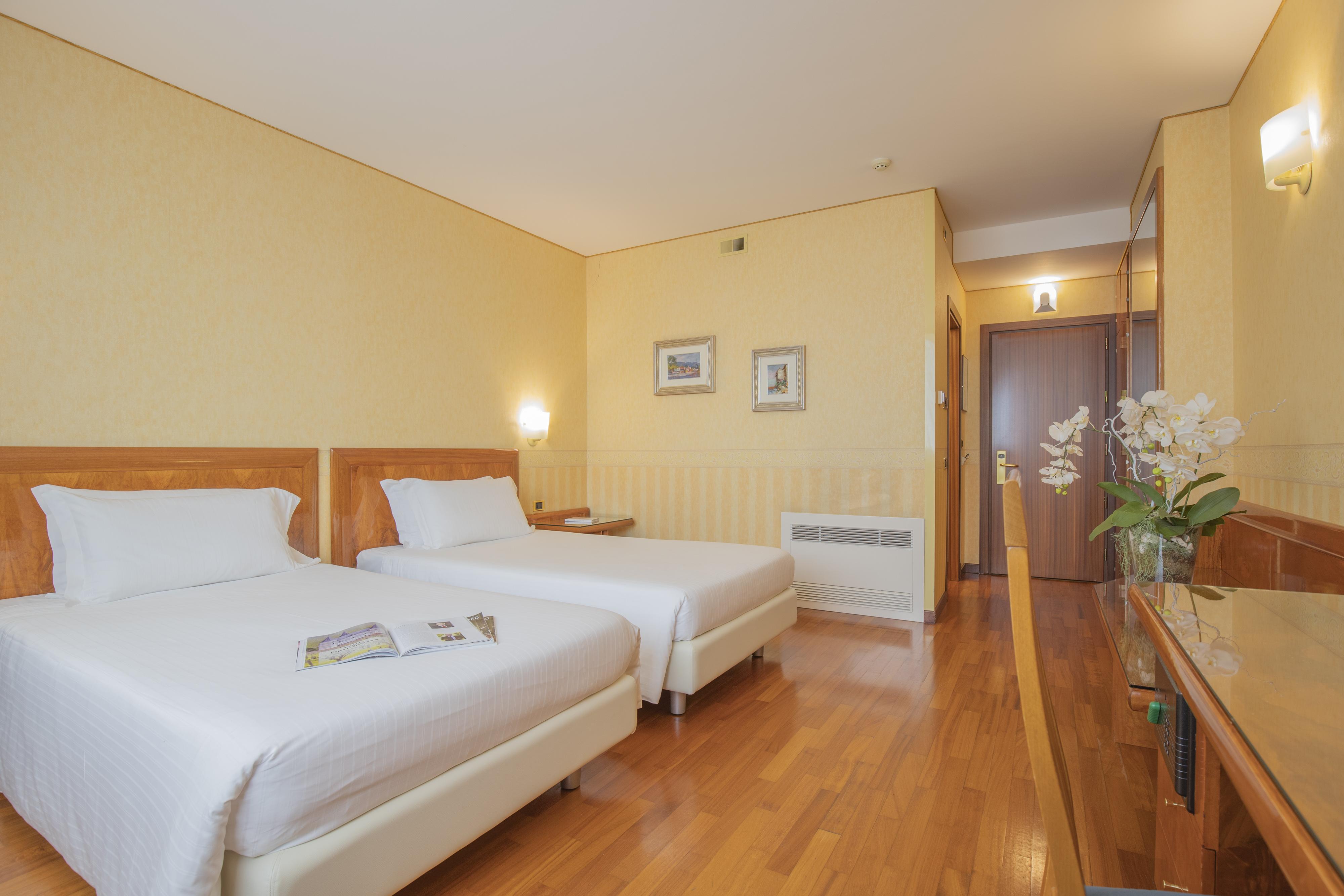 Montresor Hotel Tower Bussolengo Esterno foto