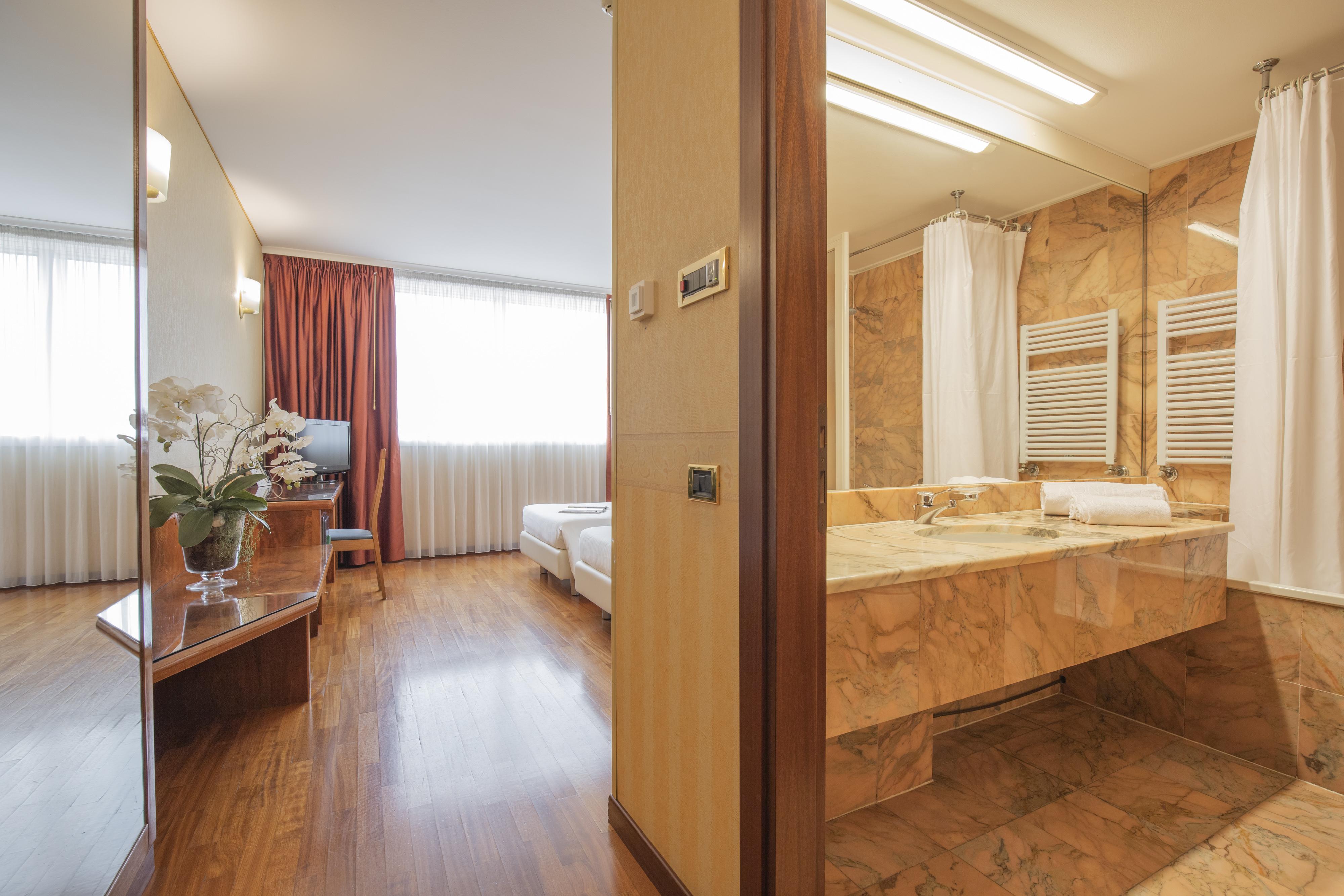 Montresor Hotel Tower Bussolengo Esterno foto